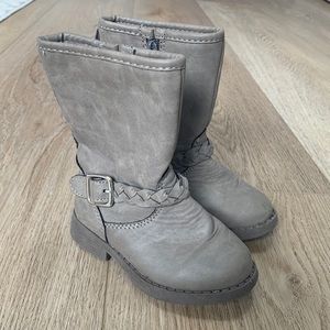 OshKosh toddler boots size US6